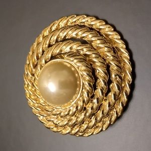PEARL SCARVE BROOCH